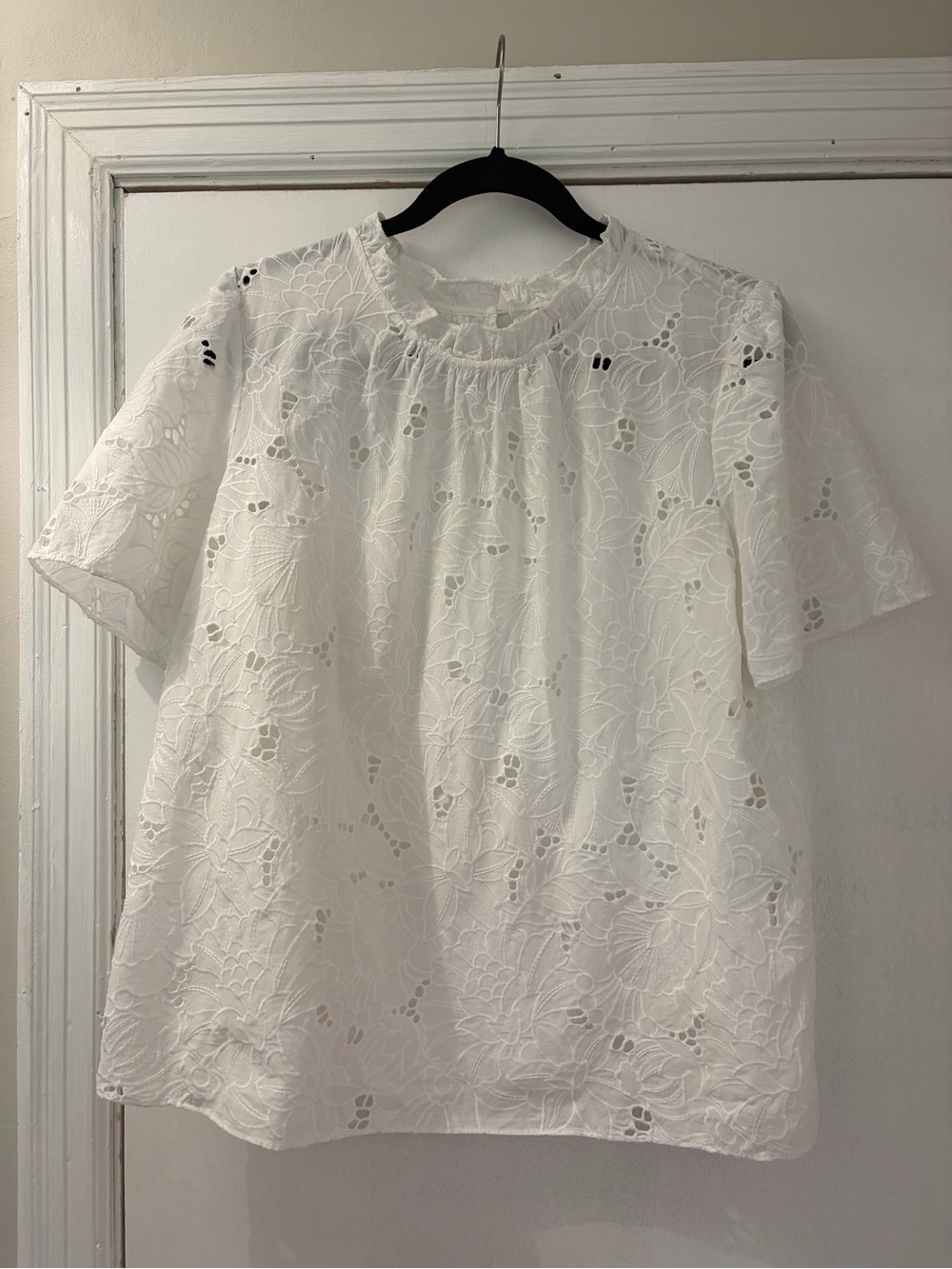 Ann Taylor White Eyelet Floral Cutout Short-Sleeve Blouse